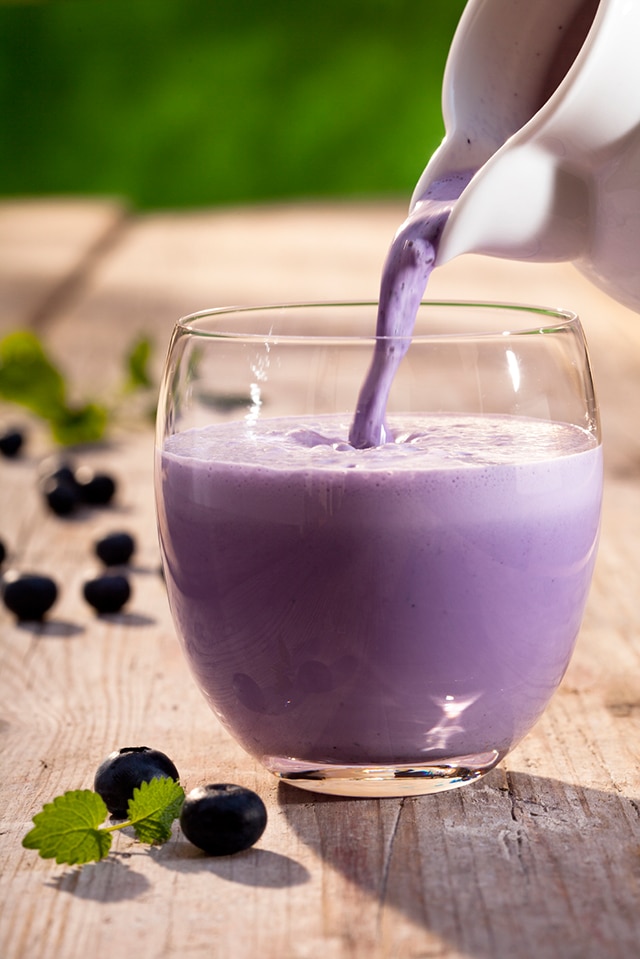 'Vitamin E Skin Booster' Blueberry Almond Milk Recipe - Young and Raw