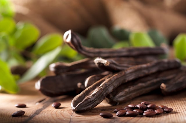 What are some health benefits of carob powder?