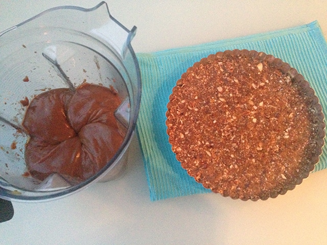 Chocolate filling waiting to be poured overtop of the thin caramel layer. Yum!