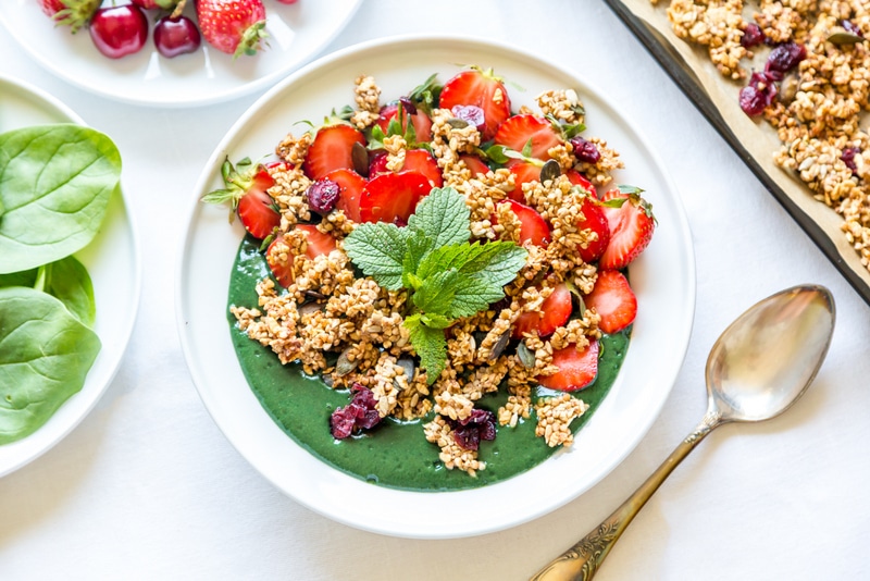 This Green Smoothie Bowl With Crunchy Buckwheat Granola is Both A ...