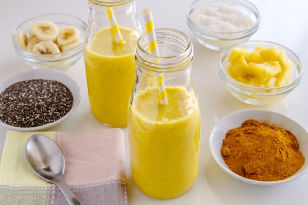 Pineapple Turmeric and Chia Seed Cleansing Smoothie