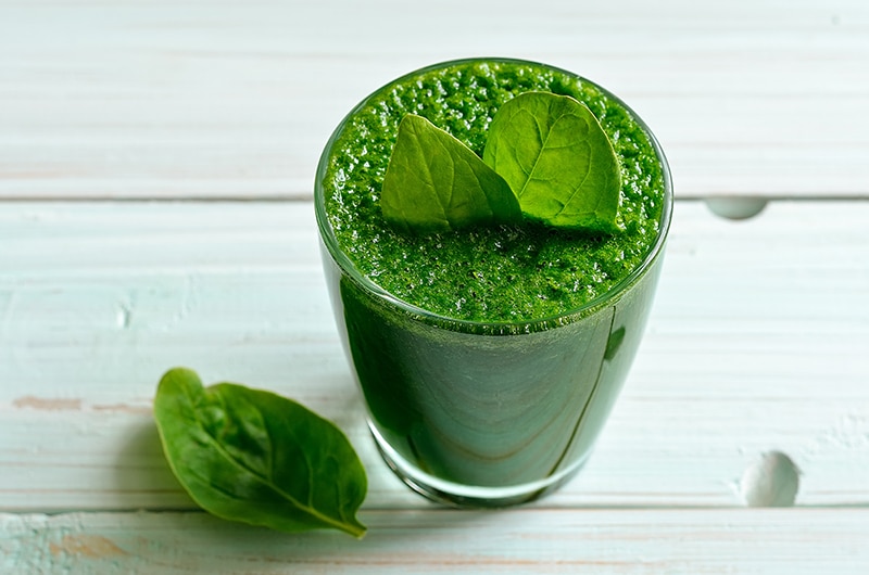 Jump Start Your Day with this Low Sugar Vanilla Green Smoothie 