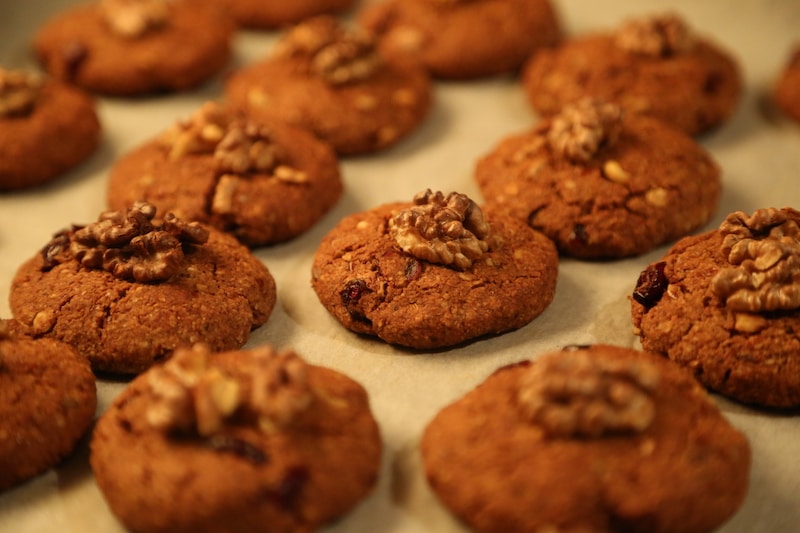 vegan-gingerbread-christmas-cookies