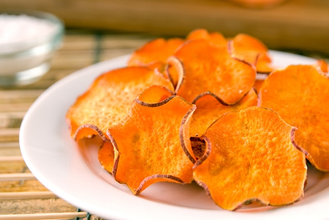 Baked or dehydrated yam chips
